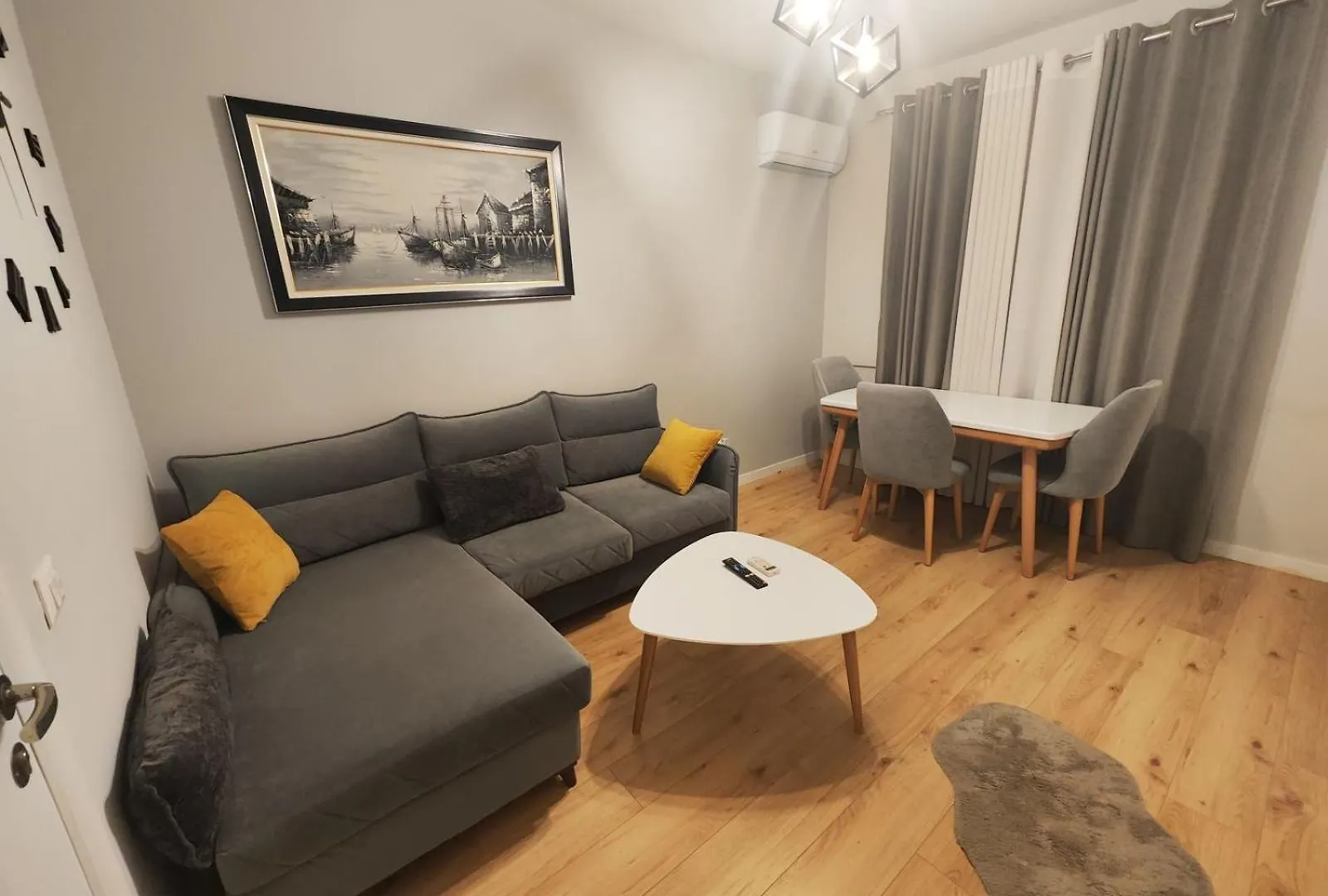 Ring Center Downtown Apartment Tirana