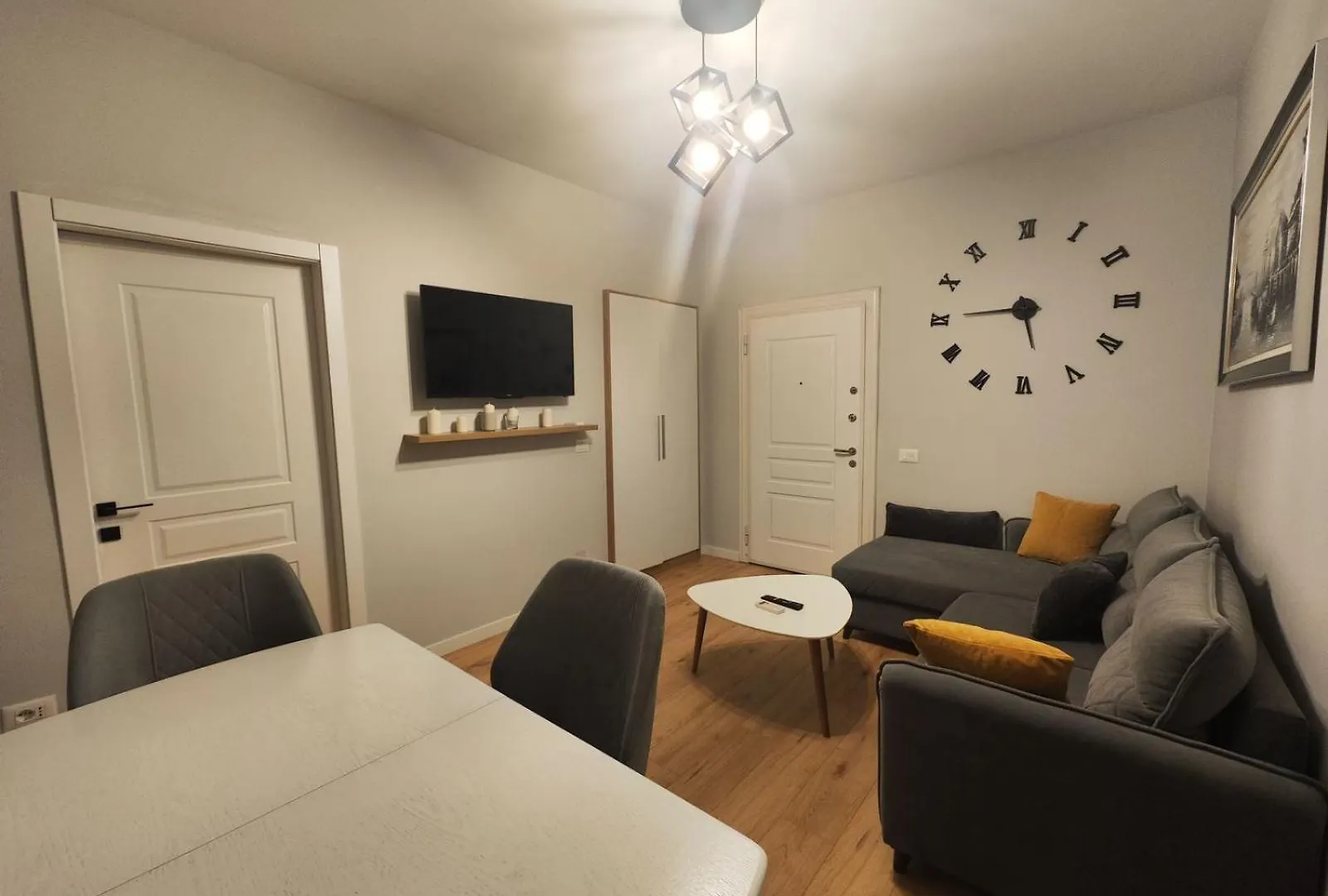 Ring Center Downtown Apartment Tirana